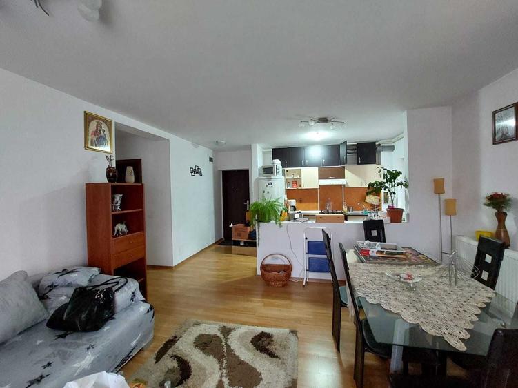 Apartament cu 3 camere decomandat în Florești