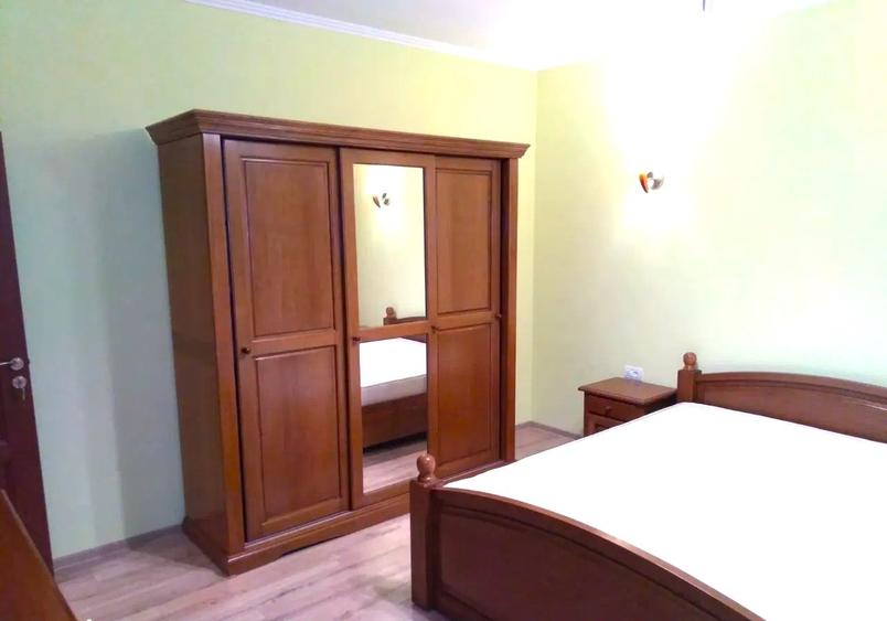 Apartament cu 2 camere decomandat, mobilat în Central