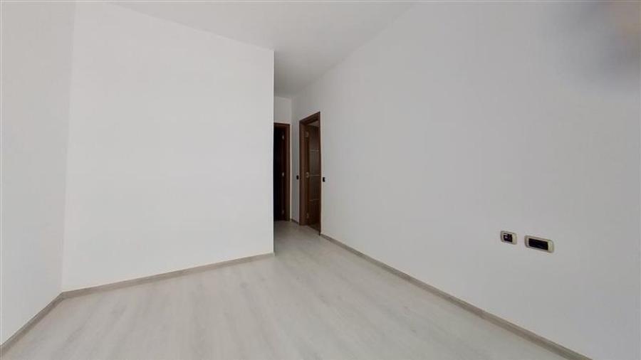 Apartament cu 3 camere decomandat, mobilat în Tractorul