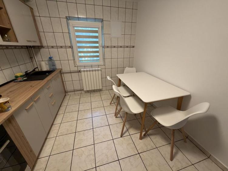 Apartament cu 3 camere decomandat în Lujerului