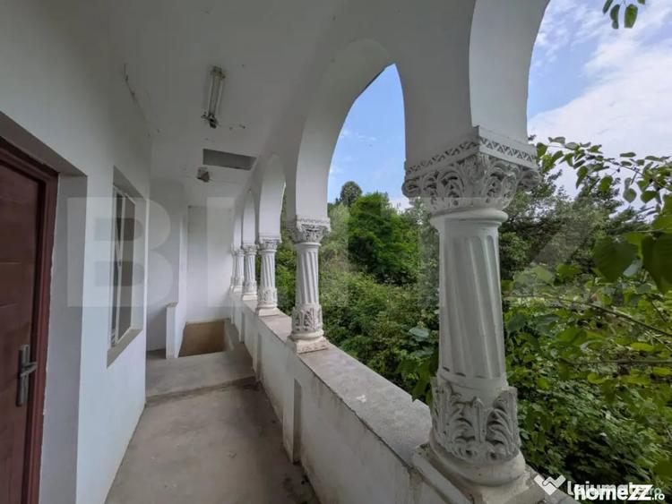 Casă cu 9 camere cu Teren 439 Mp în Central