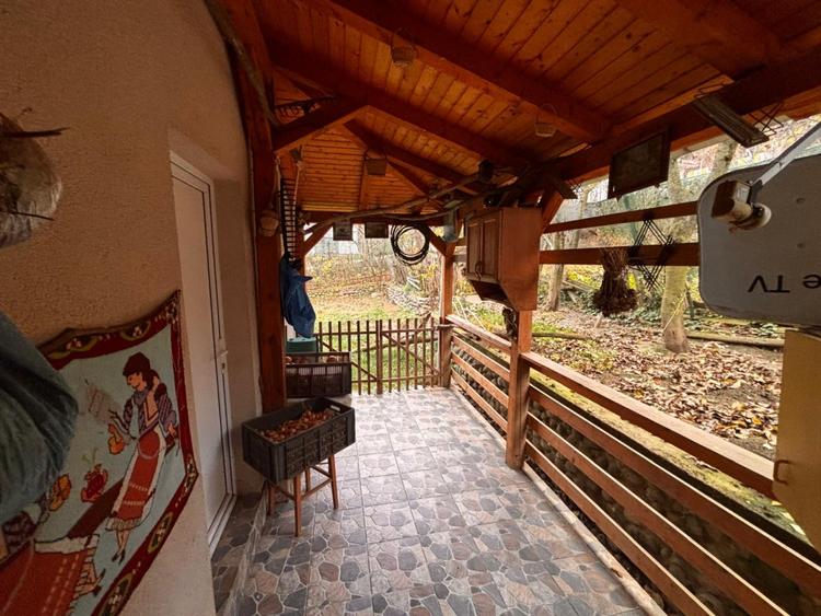 Casă individuală cu 3 camere cu Canalizare în Est