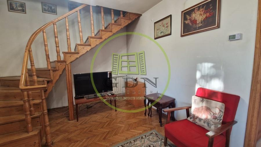 Casă individuală cu 5 camere cu Canalizare în Central