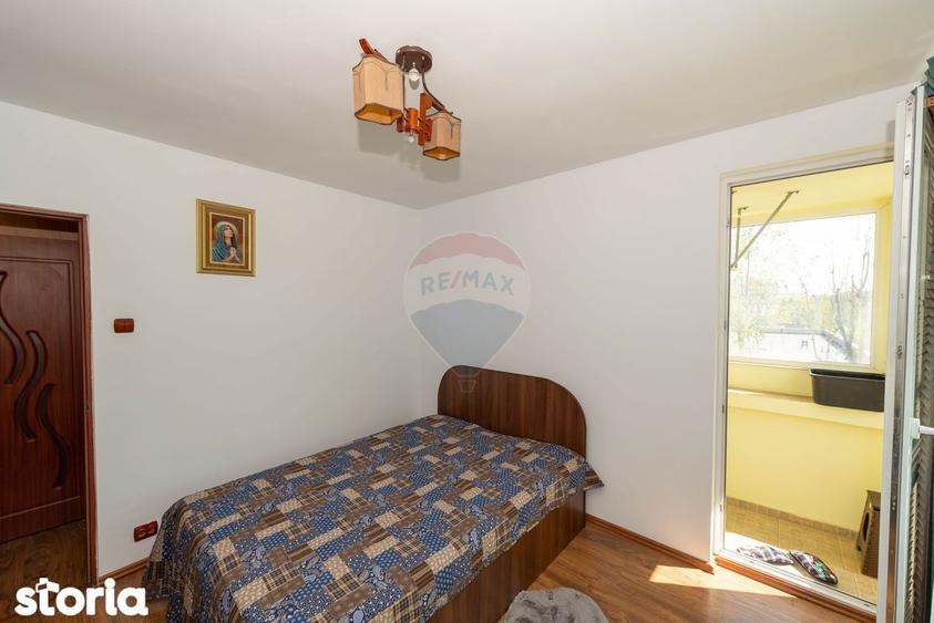 Apartament cu 3 camere semidecomandat, mobilat în Titan