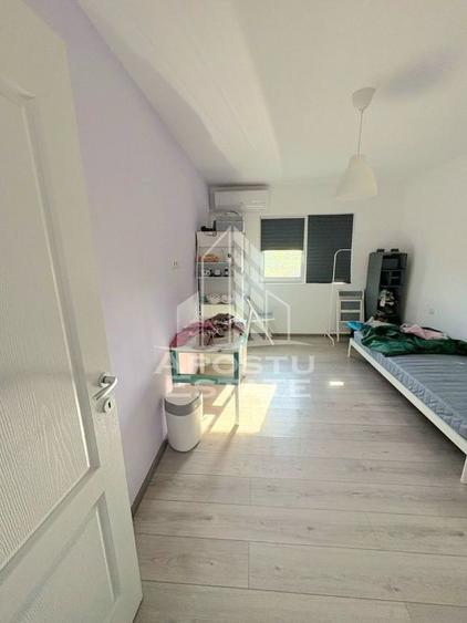 Casă cu 4 camere cu Teren 350 Mp în Ghiroda