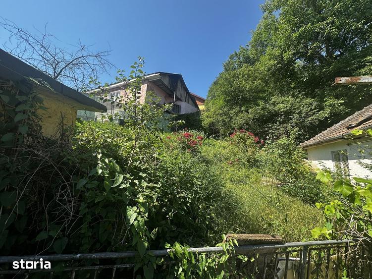 Casă cu 3 camere cu Teren 1124 Mp în Central