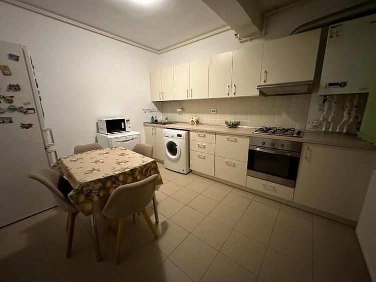 Apartament cu 3 camere semidecomandat în Central