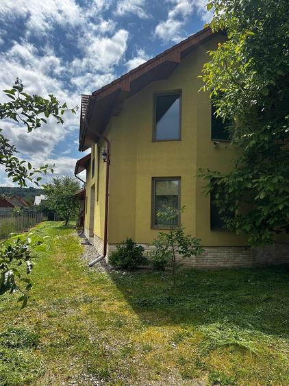 Casă cu 4 camere în Câmpulung la Tisa