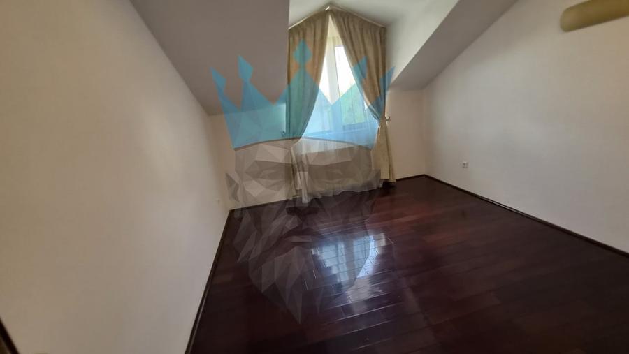 Casă individuală cu 7 camere cu Canalizare în Voluntari