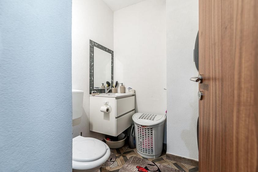 Apartament cu 3 camere semidecomandat, mobilat în Aurel Vlaicu