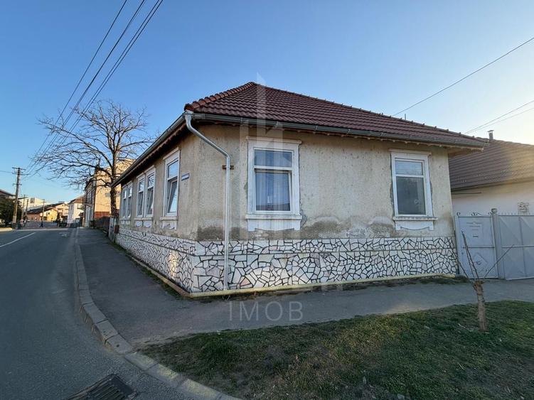 Casă individuală cu 4 camere cu Canalizare în Central