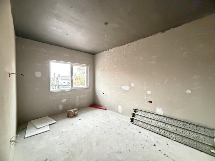 Duplex cu 4 camere cu Canalizare în Moșnița Veche