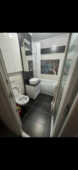Apartament cu 4 camere în Romanești