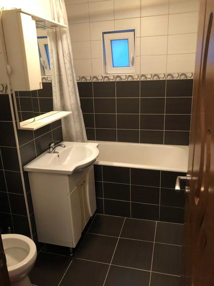 Apartament cu 4 camere decomandat în Câmpului