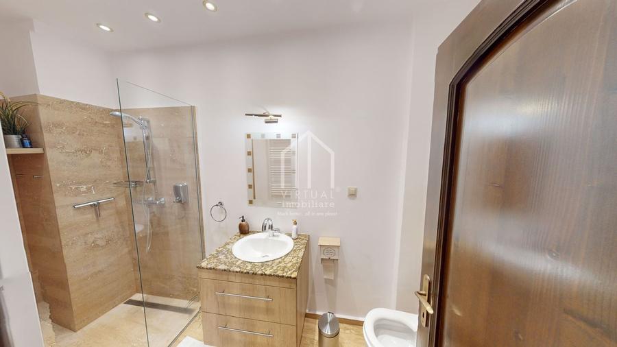 Apartament cu 3 camere semidecomandat, mobilat în Ultracentral
