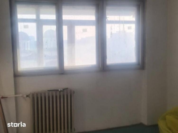 Apartament cu 3 camere decomandat în Colentina