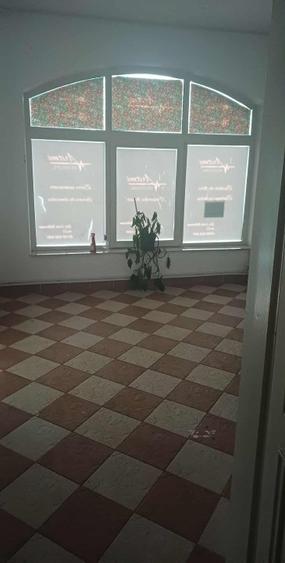 Casă individuală cu 5 camere cu Teren 500 Mp în Central