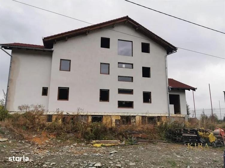 Casă cu 4 camere decomandat cu Teren 800 Mp în Sâmbăta de Sus
