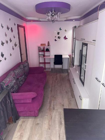 Apartament cu 3 camere decomandat în UMT