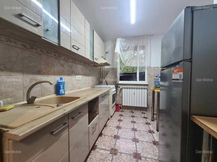 Apartament cu 3 camere decomandat în Dristor