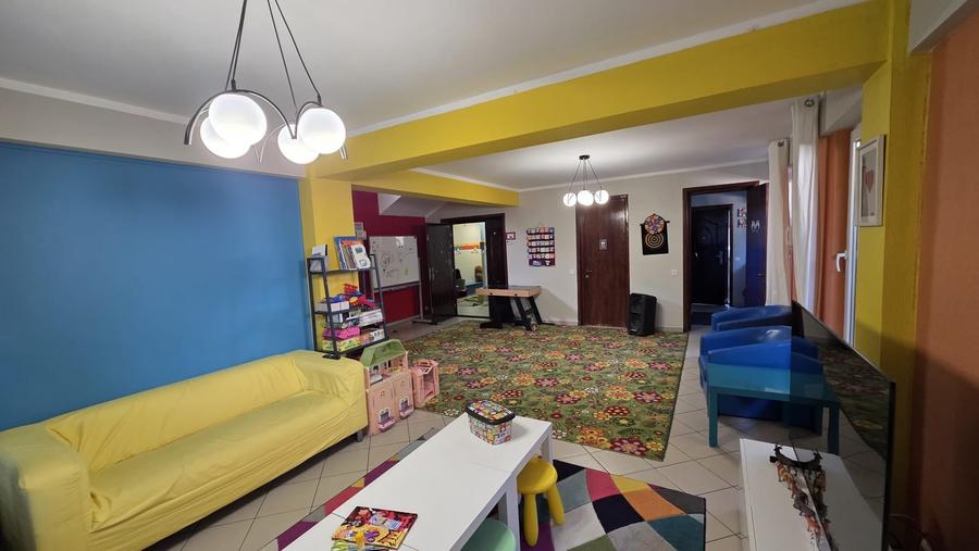 Casă individuală cu 5 camere cu Canalizare în Central