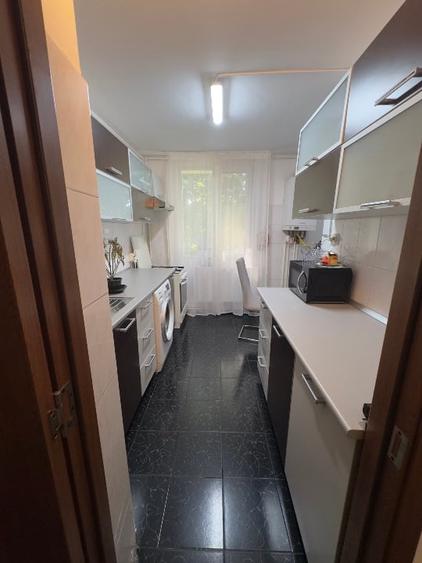 Apartament cu 3 camere semidecomandat, mobilat în Drumul Taberei