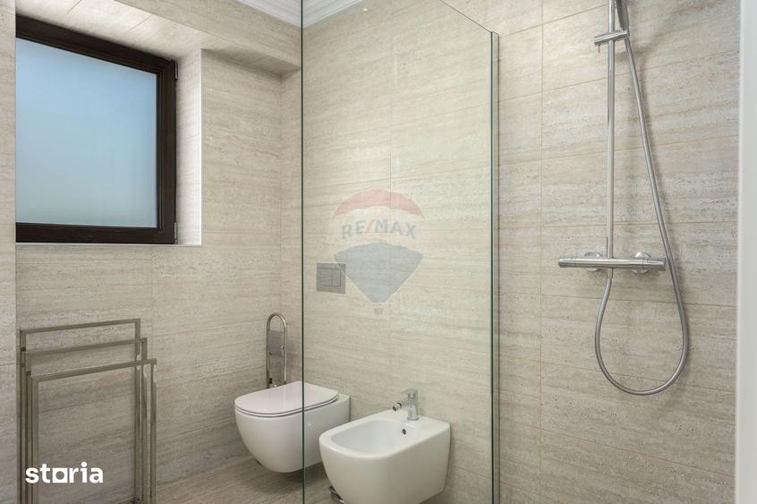 Casă cu 5 camere cu Teren 1000 Mp în Central