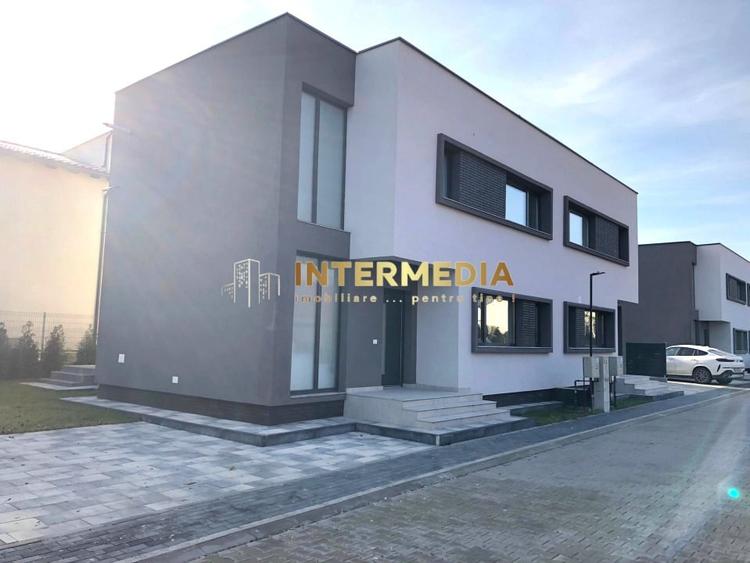 Duplex cu 4 camere cu Canalizare în Ultracentral