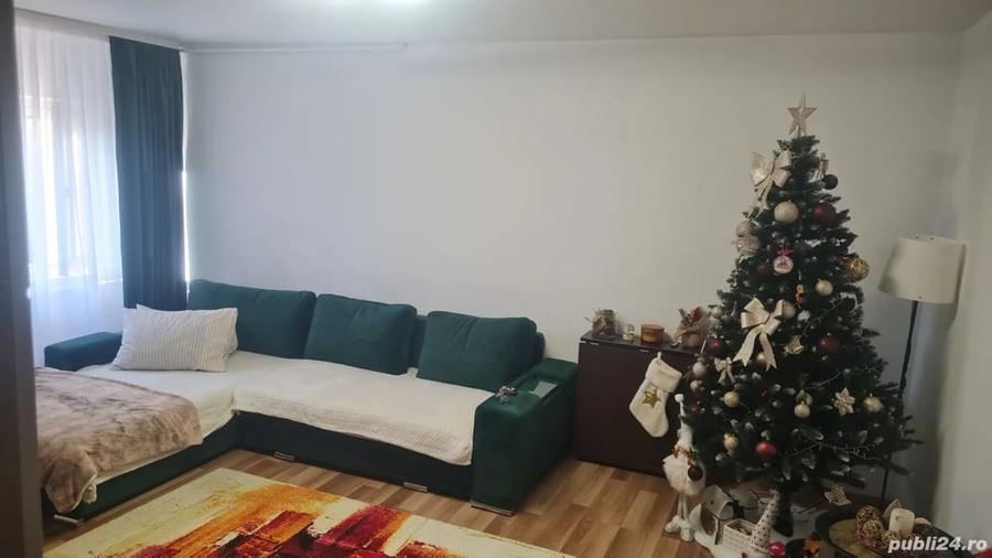 Apartament cu 3 camere decomandat în 1 Decembrie