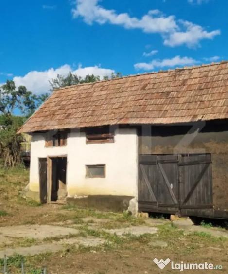 Casă cu 4 camere cu Teren 2580 Mp în Ceanu Mare