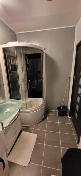 Apartament cu 3 camere, mobilat în P-ța Universității