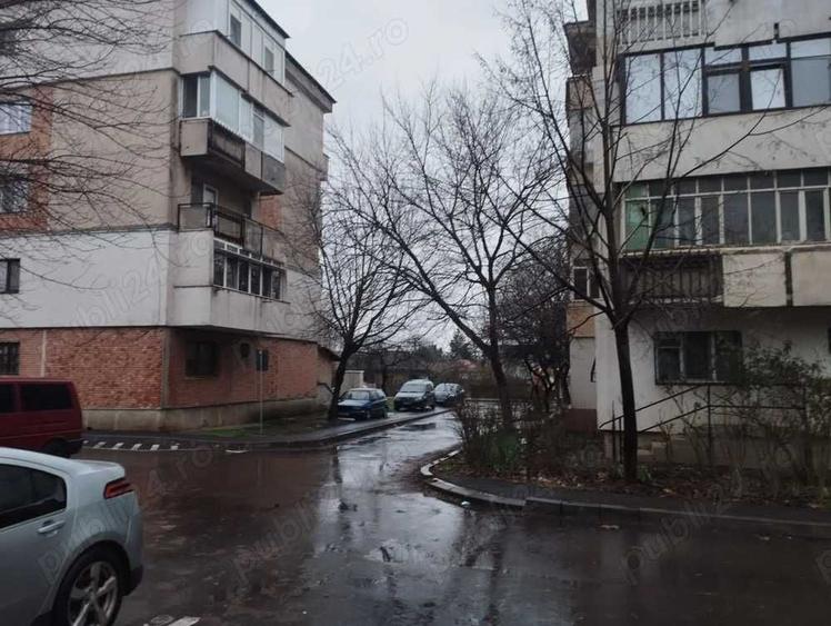 Apartament cu 3 camere decomandat în Mircea-Vodă