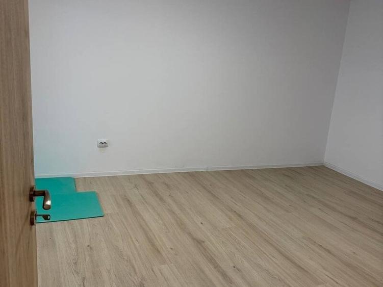 Casă individuală cu 12 camere cu Canalizare în Banu Manta