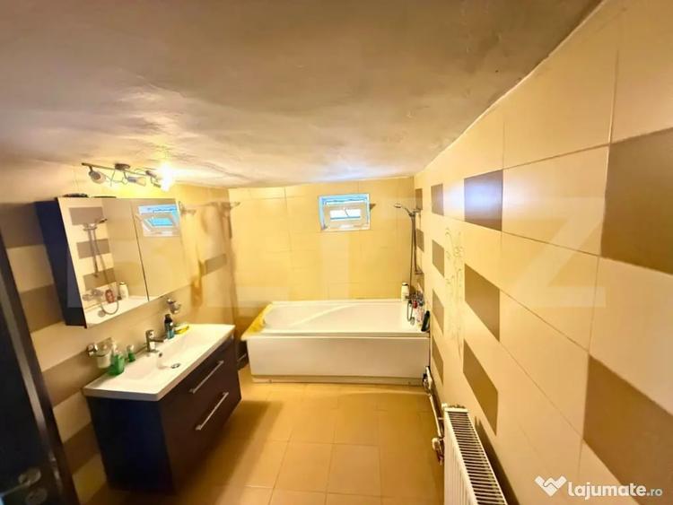 Casă cu 4 camere cu Teren 1237 Mp în Central
