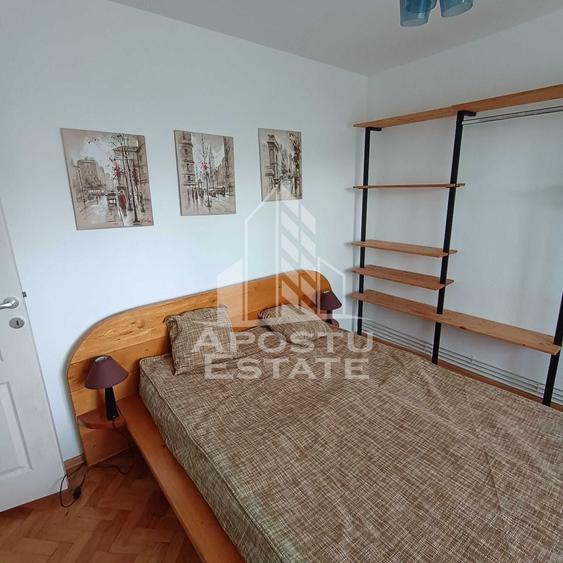 Apartament cu 3 camere semidecomandat, mobilat în Torontalului