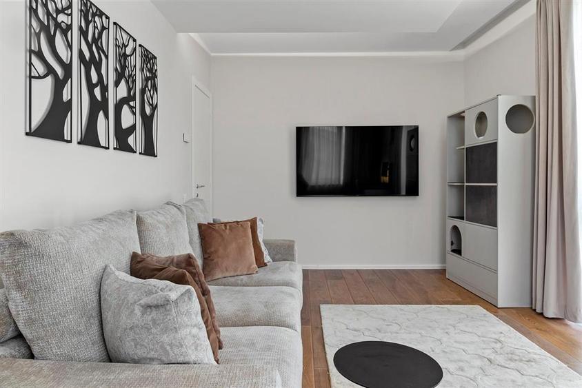 Apartament cu 3 camere decomandat, mobilat în Iancu Nicolae