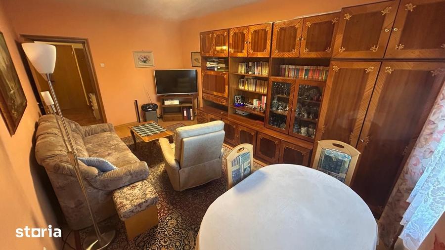 Apartament cu 3 camere decomandat în Valea Cetății