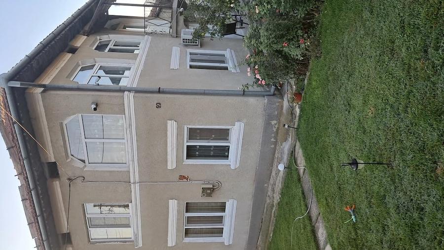 Casă cu Teren 700 Mp în Central