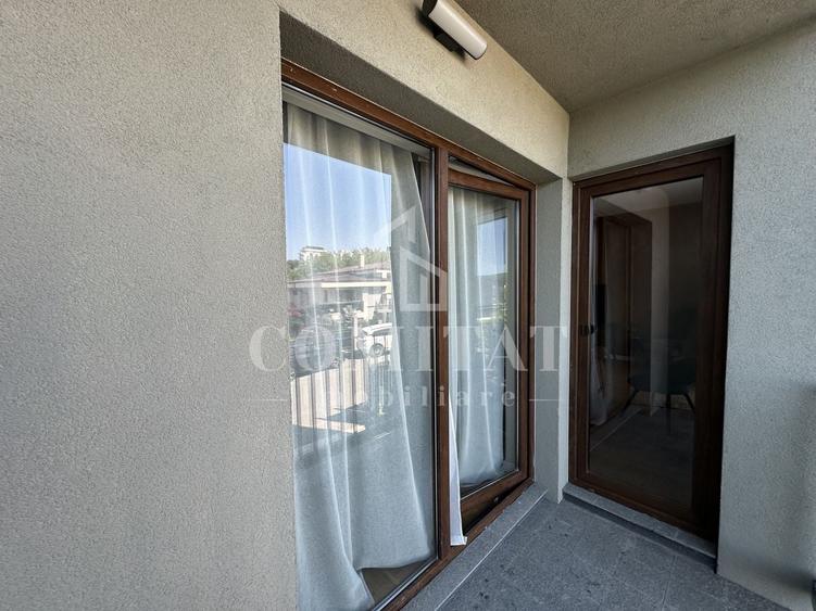 Apartament cu 3 camere semidecomandat în Gruia