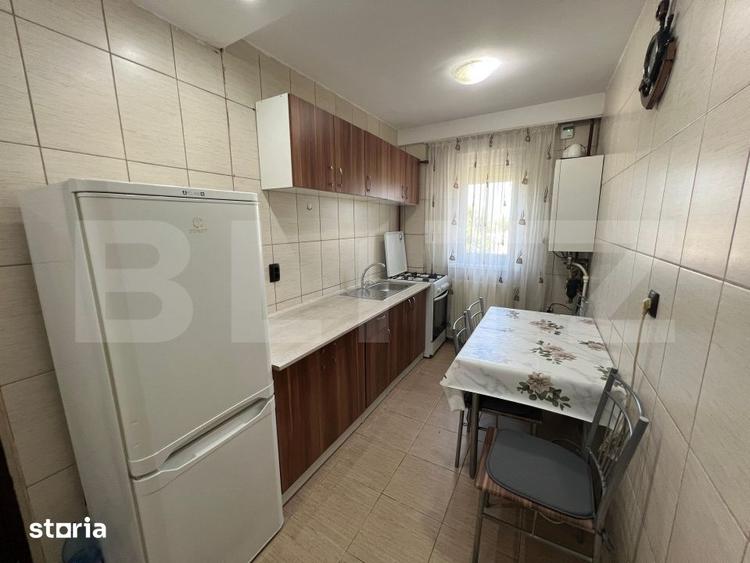 Apartament cu 3 camere semidecomandat, mobilat în Nord