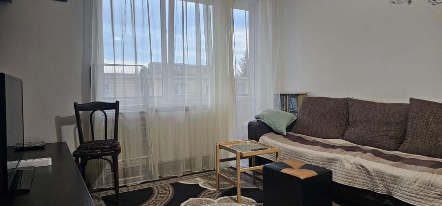 Apartament cu 3 camere semidecomandat, mobilat în Tractorul
