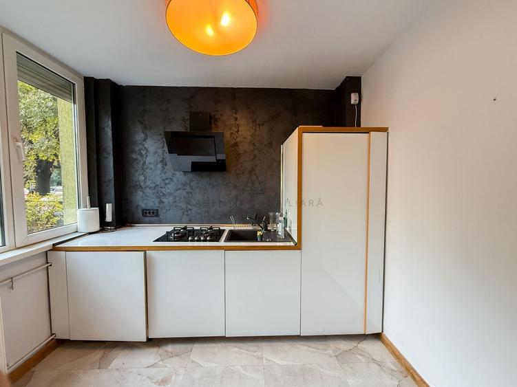 Apartament cu 2 camere decomandat în Arcul de Triumf