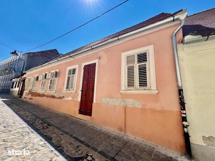 Casă cu 4 camere cu Teren 100 Mp în Central