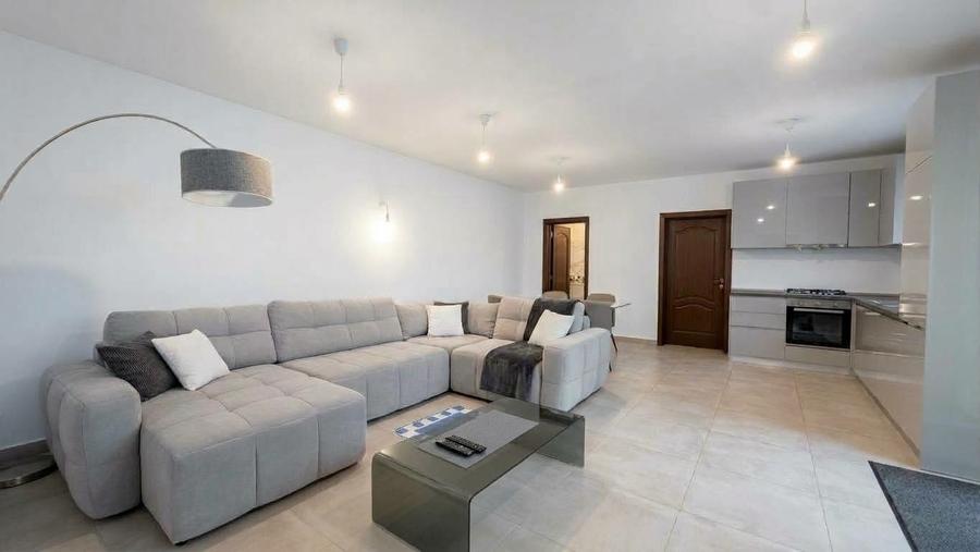 Casă cu 12 camere cu Canalizare în Central