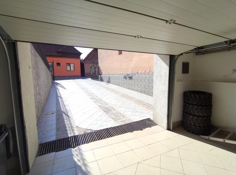 Casă individuală cu 4 camere cu Canalizare în Central
