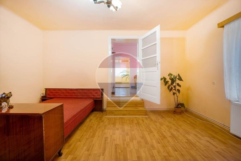 Casă individuală cu 4 camere cu Teren 1680 Mp în Stupini