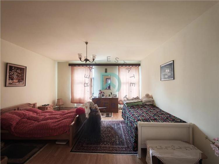Casă individuală cu 5 camere cu Canalizare în Hărman
