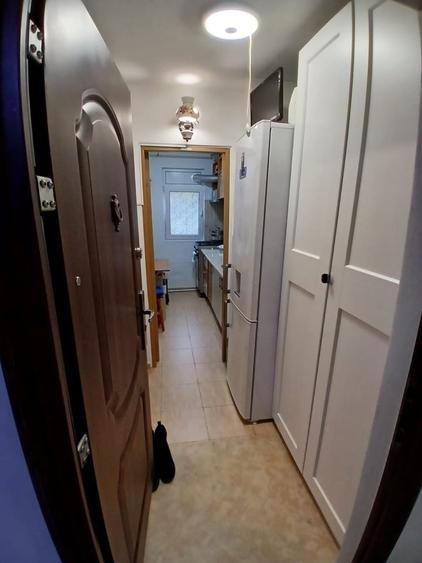 Apartament cu 3 camere semidecomandat în Eroii Revoluției