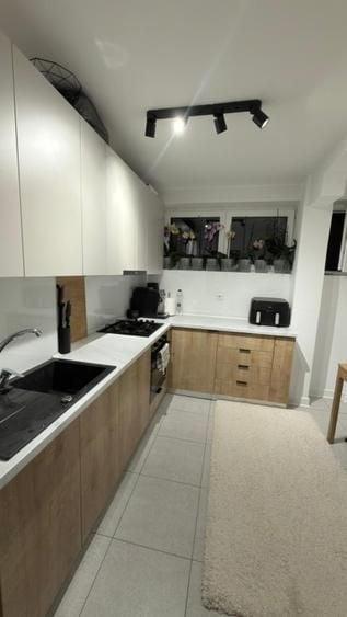 Apartament cu 3 camere semidecomandat, mobilat în Ștefan cel Mare