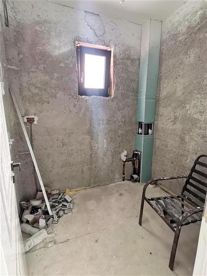 Casă individuală cu 4 camere cu Canalizare în Central